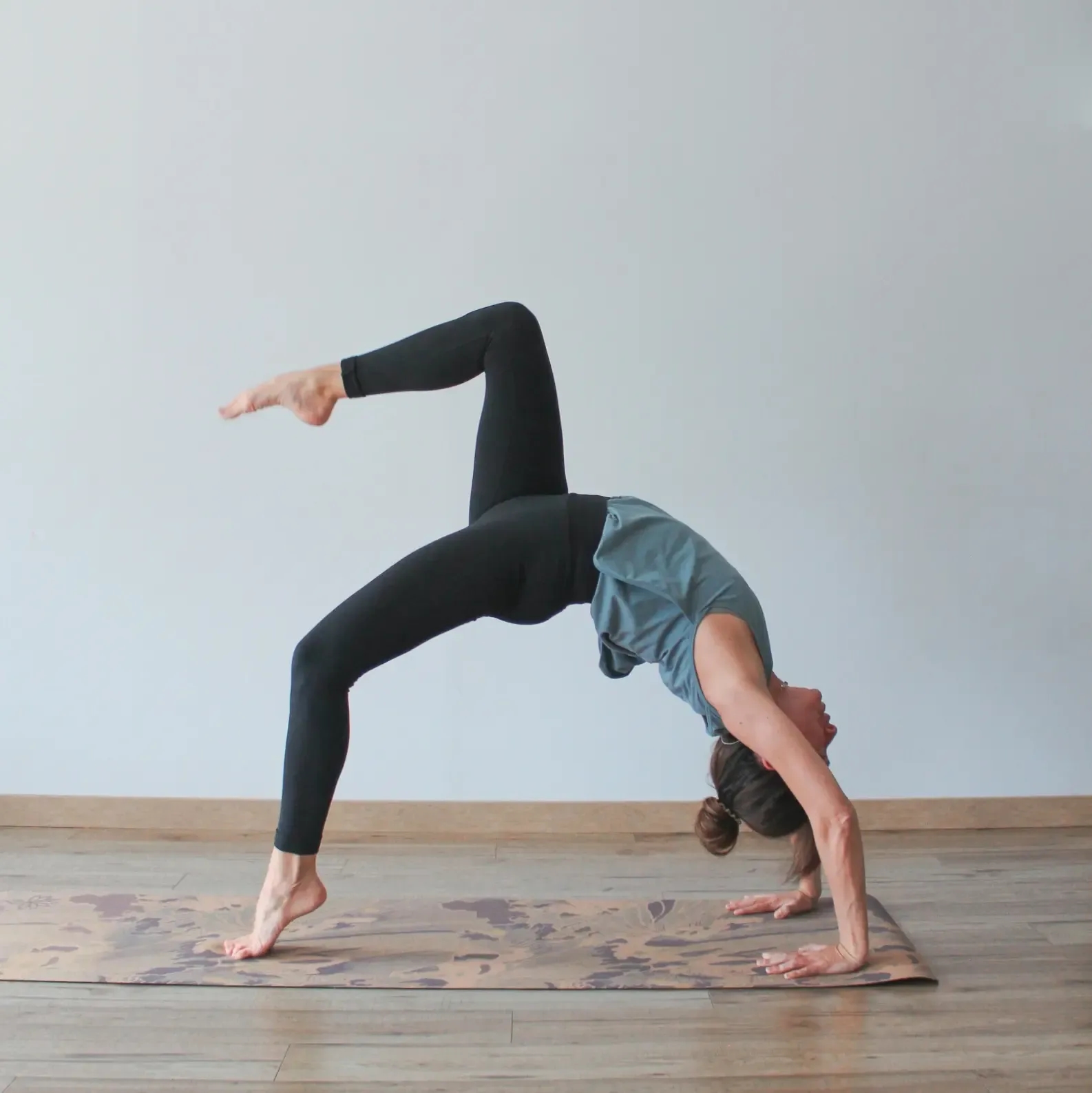 dhanurasana